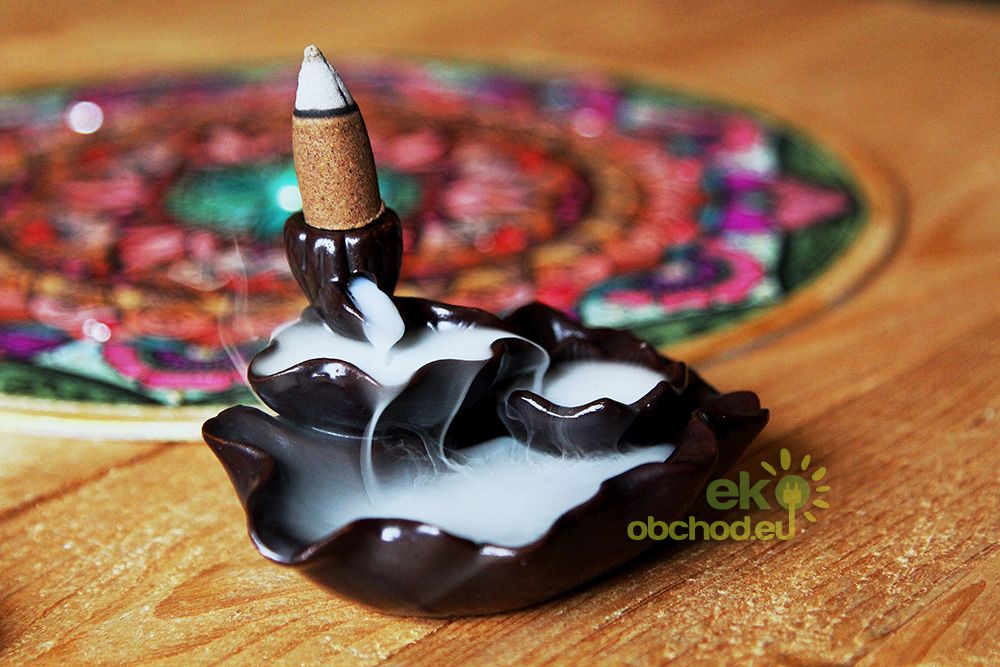 Stojan pre kužele tečúci dym - lotosové jazierko